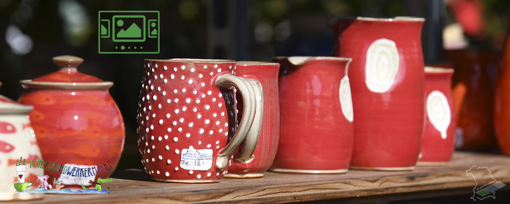 das slideshow-Fenster für 'kunsthandwerkermarkt-straubing.de' anzeigen ...
Die beiden Künstlerinnen Michaela Zehentbauer-Hilmer und Grit Gewald bringen Kunst & Kreation auf den Kunsthandwerkermarkt Straubing.