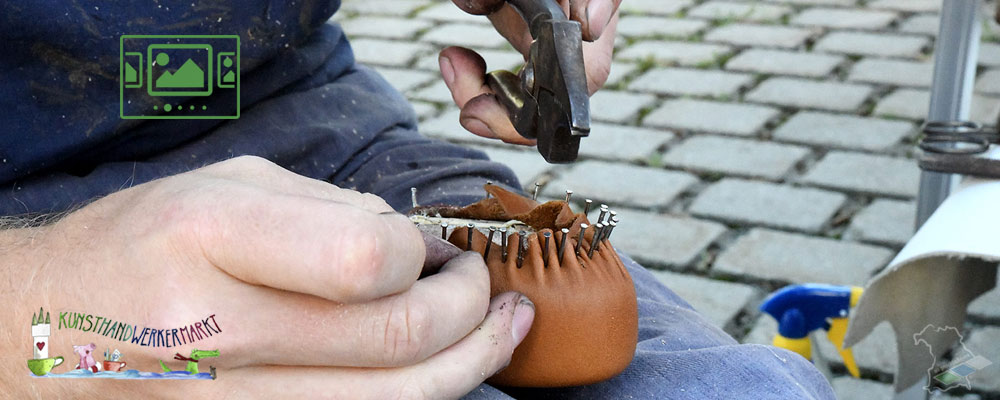 das slideshow-Fenster für 'kunsthandwerkermarkt-straubing.de' anzeigen ...
Die beiden Künstlerinnen Michaela Zehentbauer-Hilmer und Grit Gewald bringen Kunst & Kreation auf den Kunsthandwerkermarkt Straubing.
